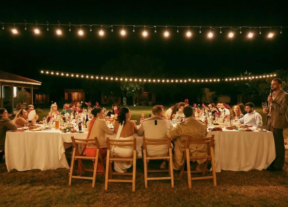 Restaurant/places to eat, People, Food and drinks, Banquet/Function facilities, Guests, Drinks, Alcoholic drinks, group of guests, wedding