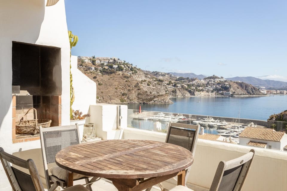 Property building, Balcony/Terrace, Living room
