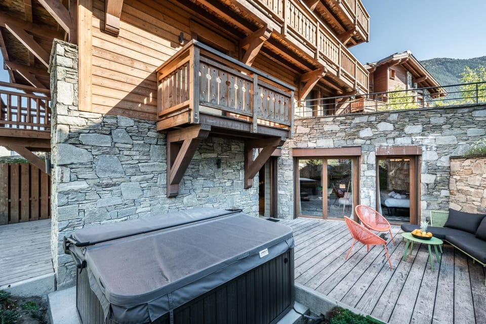 Patio, Facade/entrance, Garden, Hot Tub, Balcony/Terrace, Seating area, Mountain view