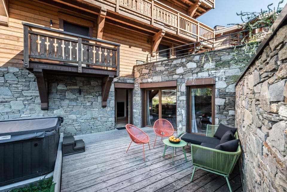 Patio, Facade/entrance, Hot Tub, Balcony/Terrace, Seating area