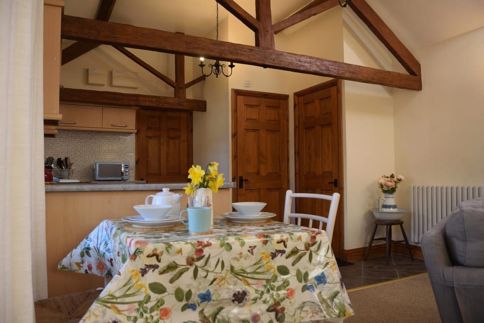 Dining area, kitchen