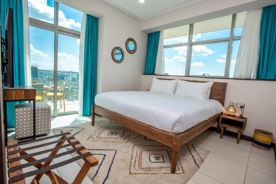 Photo of the whole room, Bedroom, City view