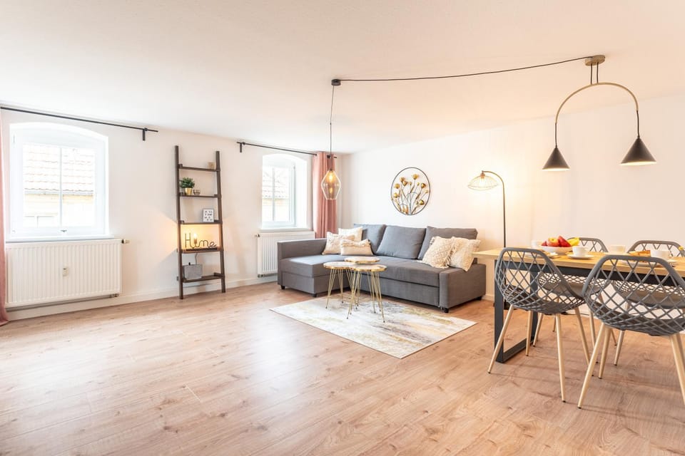 Living room, Dining area, Food, Food