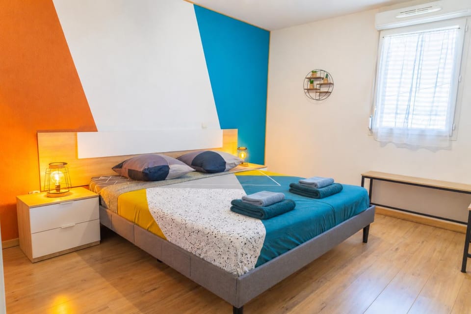 Bed, Photo of the whole room, Bedroom