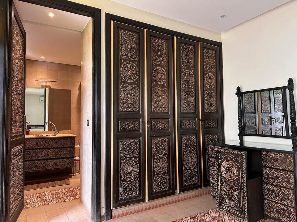 Bedroom, wardrobe