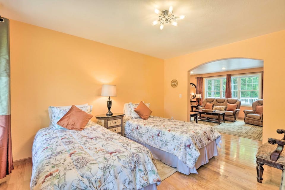 Granby Home w/ Deck < 1/2 Mi to Aldrich Lake! House in Massachusetts