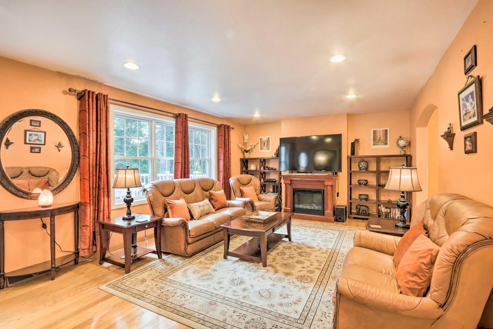 Granby Home w/ Deck < 1/2 Mi to Aldrich Lake! House in Massachusetts