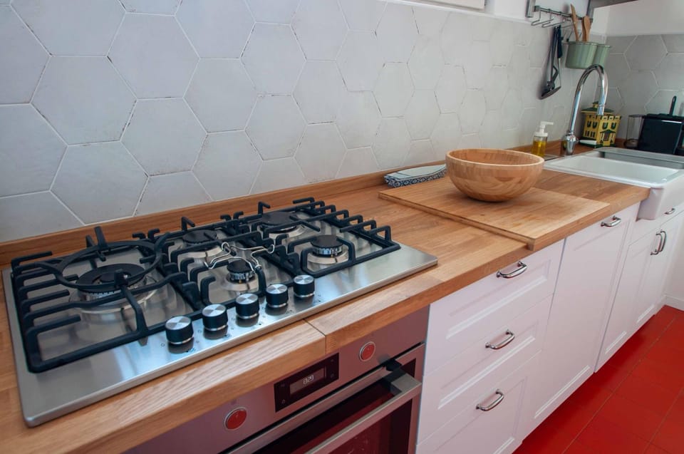 Coffee/tea facilities, Kitchen or kitchenette, dishwasher, pet friendly, stove