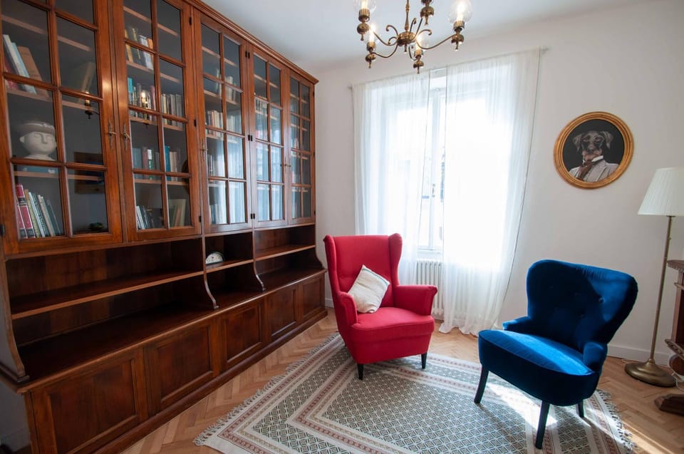Library, Living room, Seating area