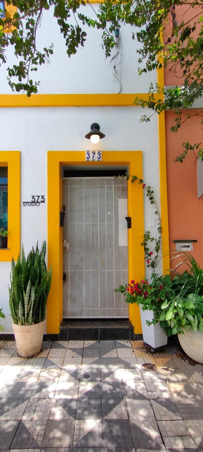 Facade/entrance