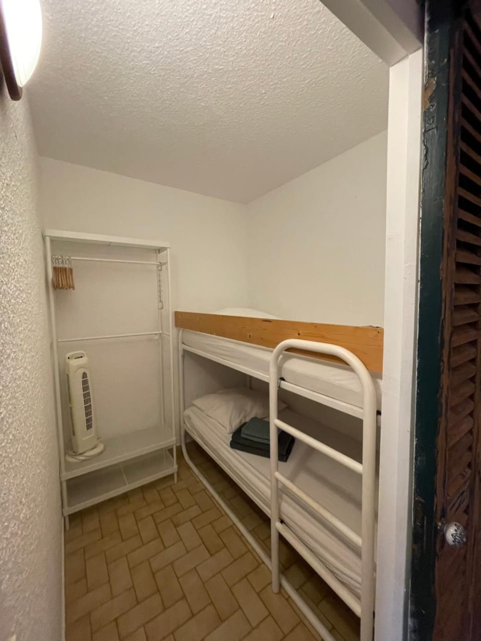 Bedroom, bunk bed