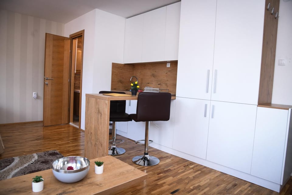 Bathroom, Coffee/tea facilities, Kitchen or kitchenette, Dining area, kitchen, kitchen