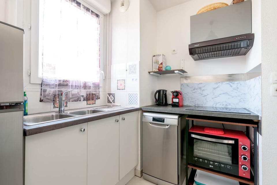 Coffee/tea facilities, Kitchen or kitchenette, Communal kitchen, dishwasher, minibar, pet friendly, stove, toaster, kitchen