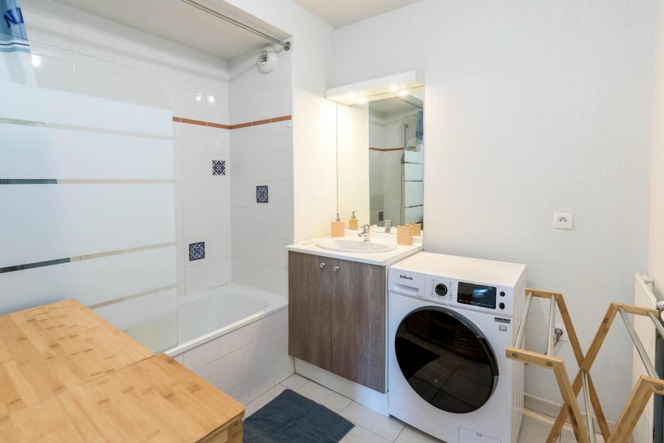 Shower, Bathroom, towels