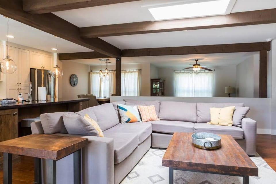 Spacious Kierland oasis with pool heater, spa, BBQ House in Phoenix