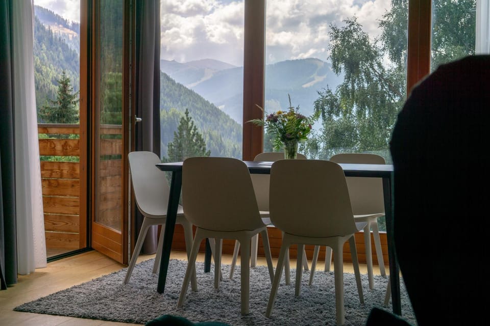 Dining area, Mountain view