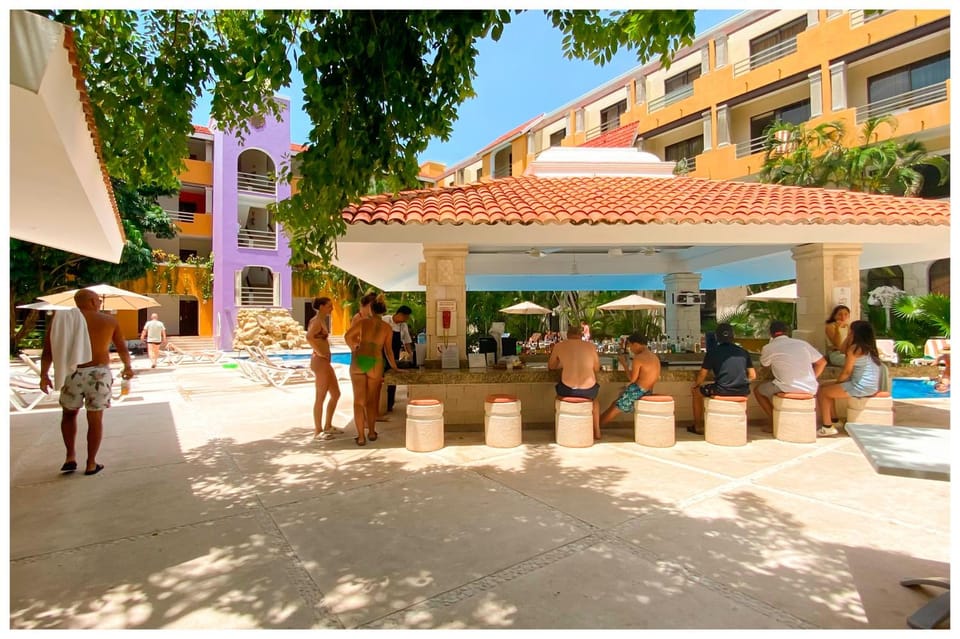 Property building, Restaurant/places to eat, Lounge or bar, Swimming pool