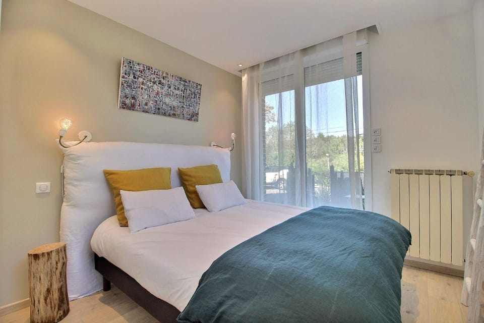 Property building, Photo of the whole room