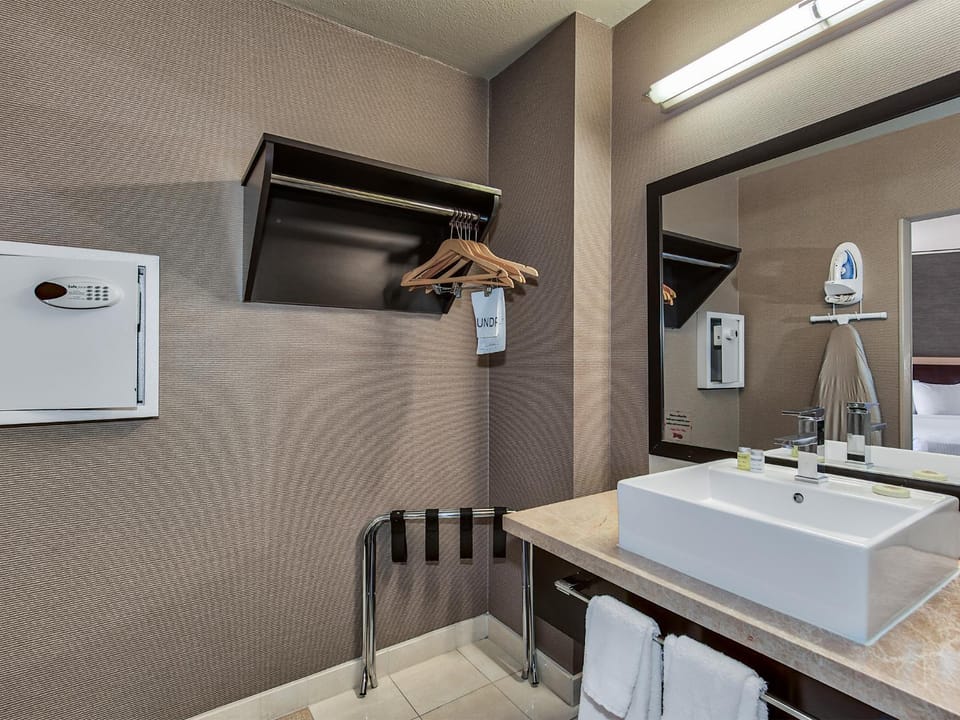 Toilet, Bathroom