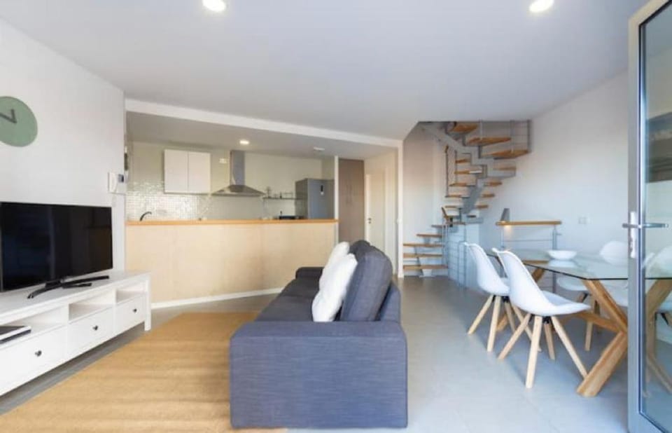 Modern seafront flat with a private garage Apartment in Abona