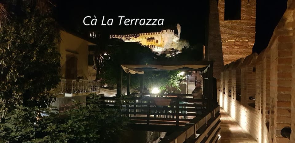 Cà La Terrazza - DENTRO IL BORGO STORICO Bed and Breakfast in Marche