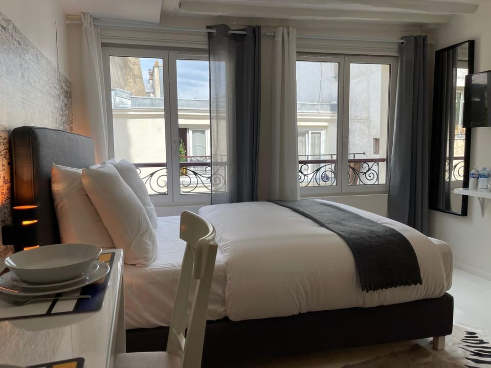 Bed, City view