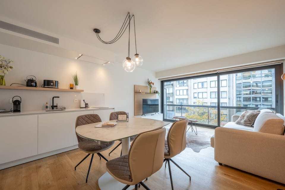 Seating area, Dining area