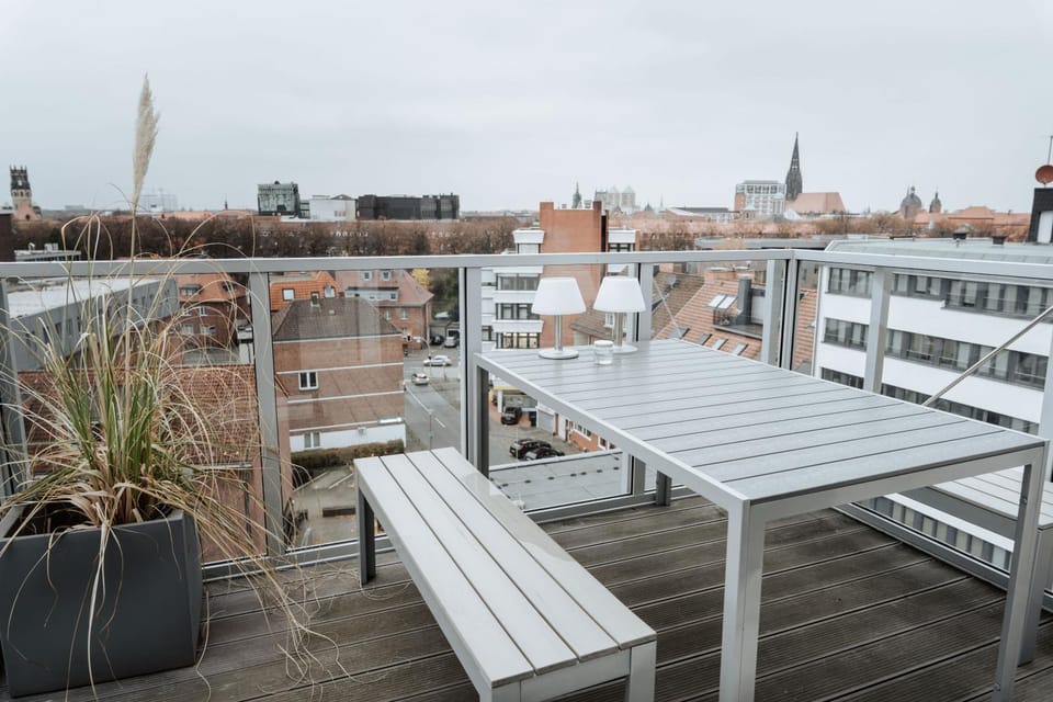 Property building, Balcony/Terrace, City view