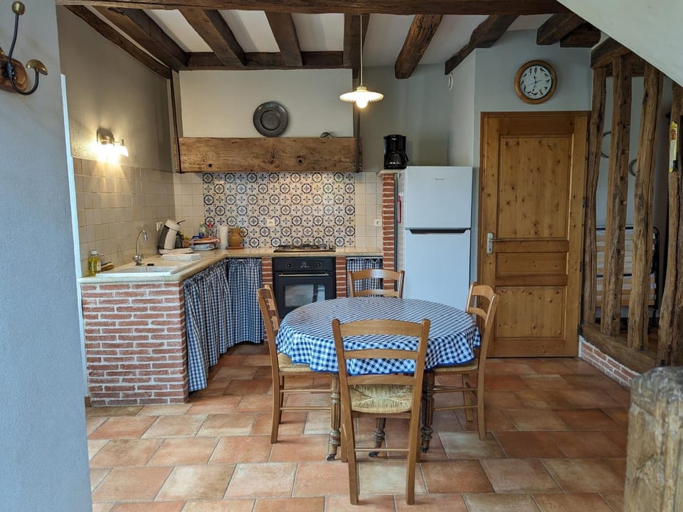 Maison de caractère avec jardin privatif, terrasse, ping-pong – Proche Ferrières et Montargis - FR-1-590-40 House in Centre-Val de Loire