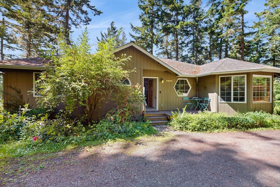 Snug Harbor Hideout House in Lopez Island