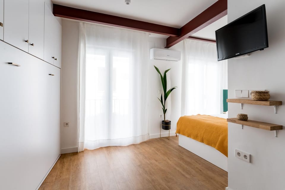TV and multimedia, Photo of the whole room, air conditioner