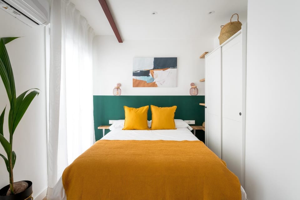 Bed, Photo of the whole room, Bedroom, wardrobe, air conditioner