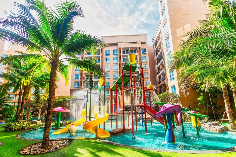Kids's club, Swimming pool