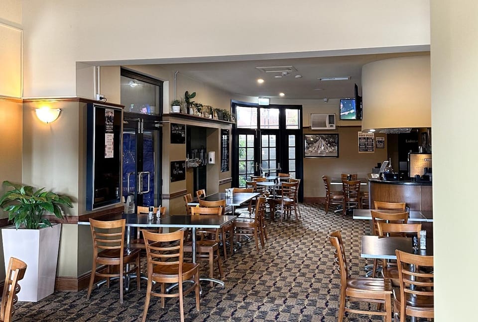 Restaurant/places to eat, Living room, Lounge or bar, Seating area