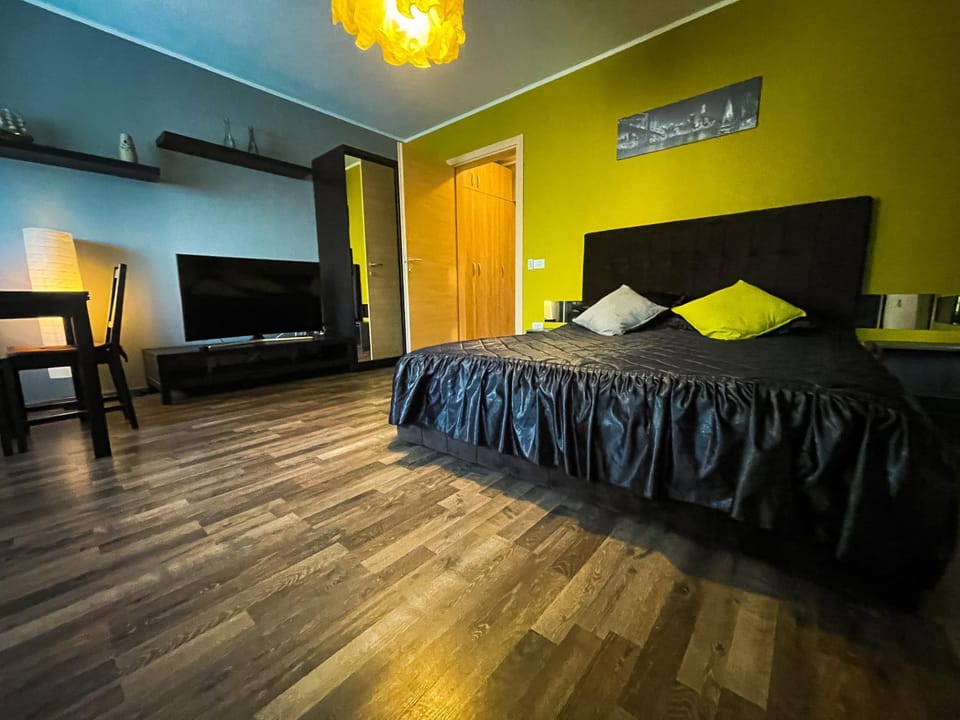 Bed, Living room