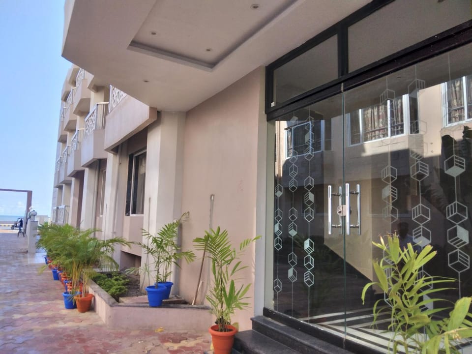 Facade/entrance