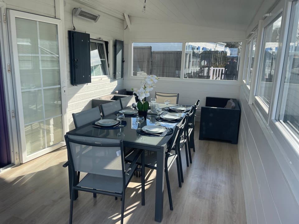 Mobil home avec piscine sur la côte de granit rose House in Trégastel