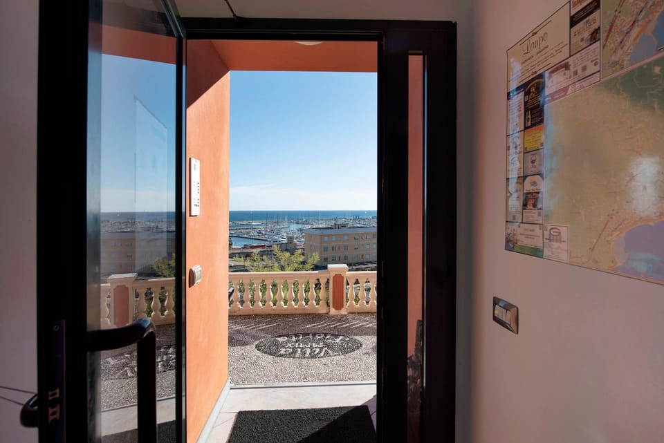 Trilocale in villa vista mare Apt 1 Apartment in Varazze