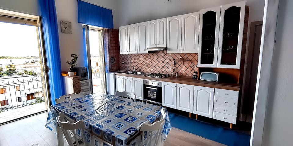 Dining area, kitchen