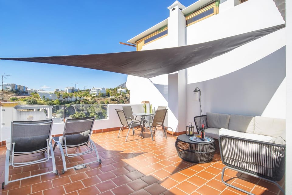 Property building, Balcony/Terrace, Living room