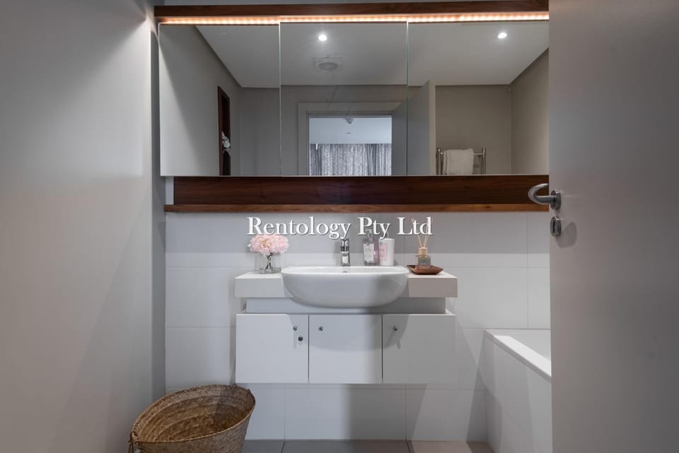 Bathroom, Bath