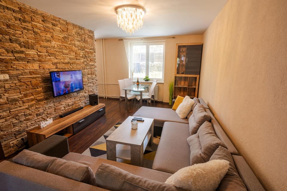 Communal lounge/ TV room, TV and multimedia, Living room, Seating area, Dining area, Evening entertainment