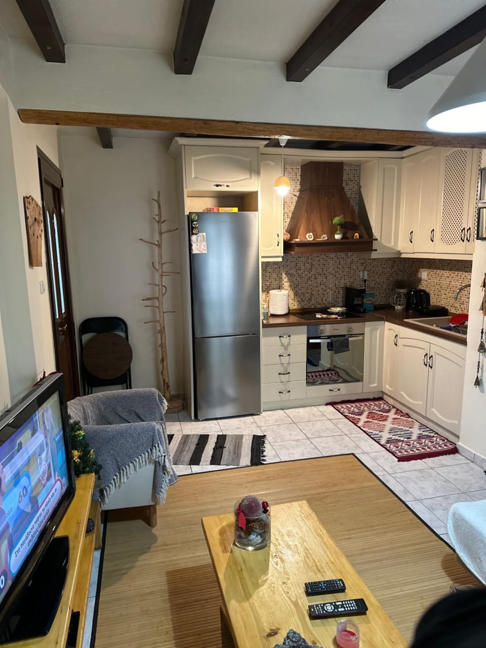 Dining area, oven, stove