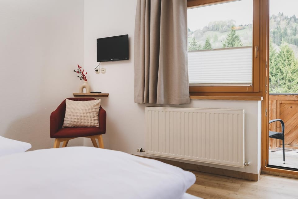 TV and multimedia, Photo of the whole room, Bedroom