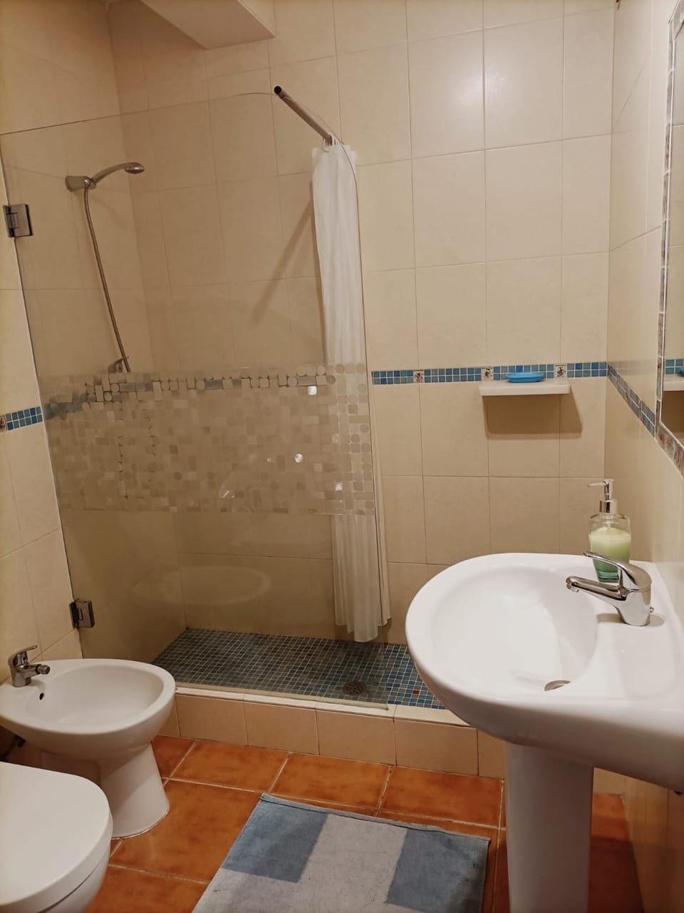 Shower, Toilet, Bathroom, towels