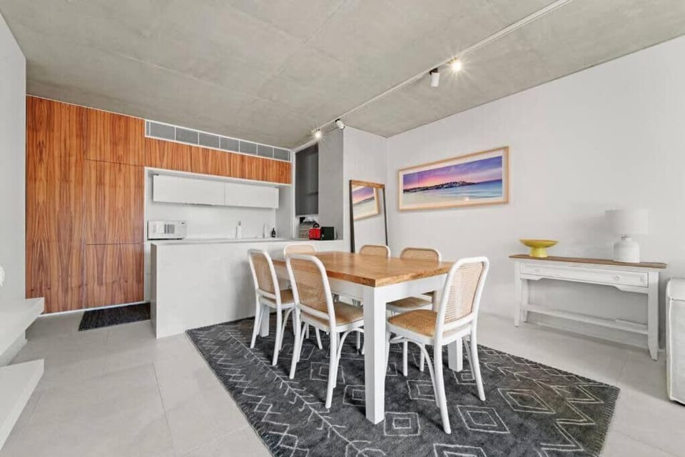 Premium Bondi Beach 2 Bedroom with Beach view and parking Apartment in Sydney
