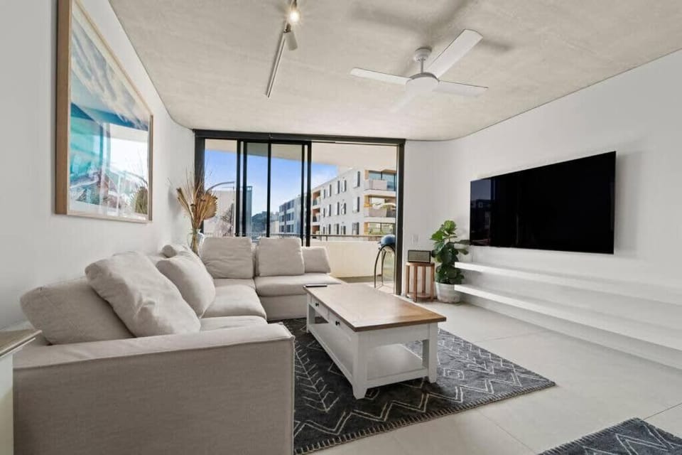Premium Bondi Beach 2 Bedroom with Beach view and parking Apartment in Sydney