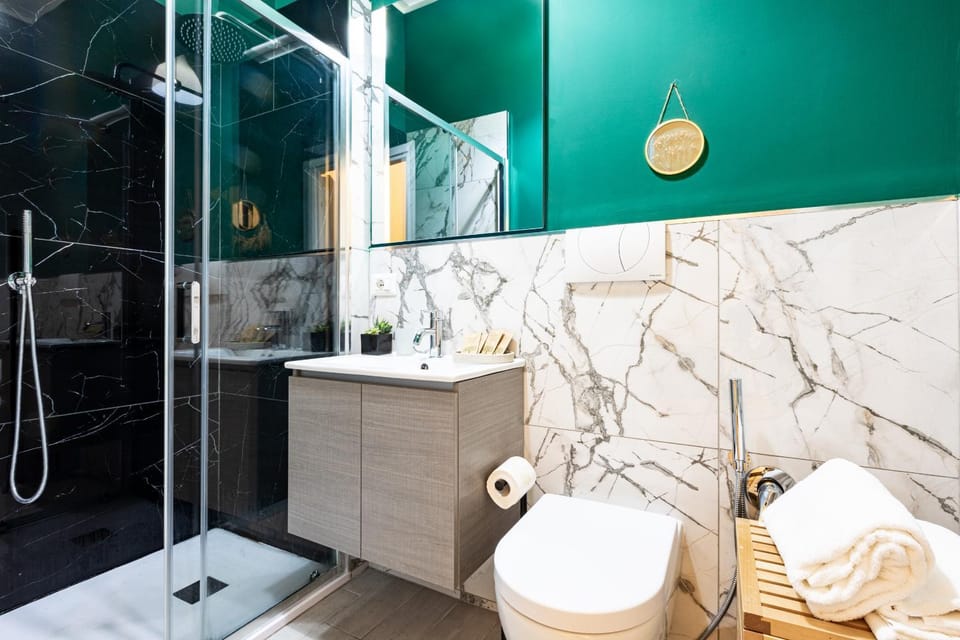 Shower, Toilet, Bathroom, towels