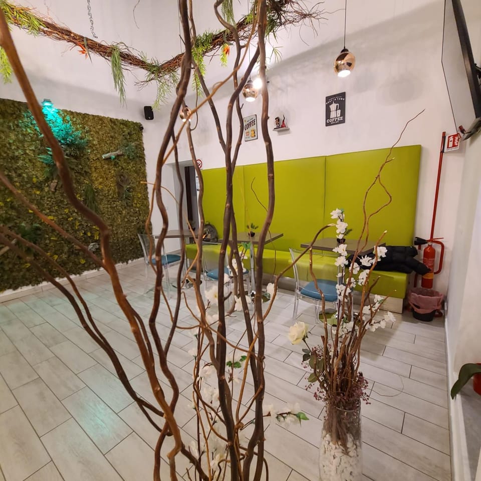 Spring, Day, Night, Winter, Summer, Garden, Lobby or reception, Seating area, Autumn, On site, Garden view, Seasons, Location, hair dresser