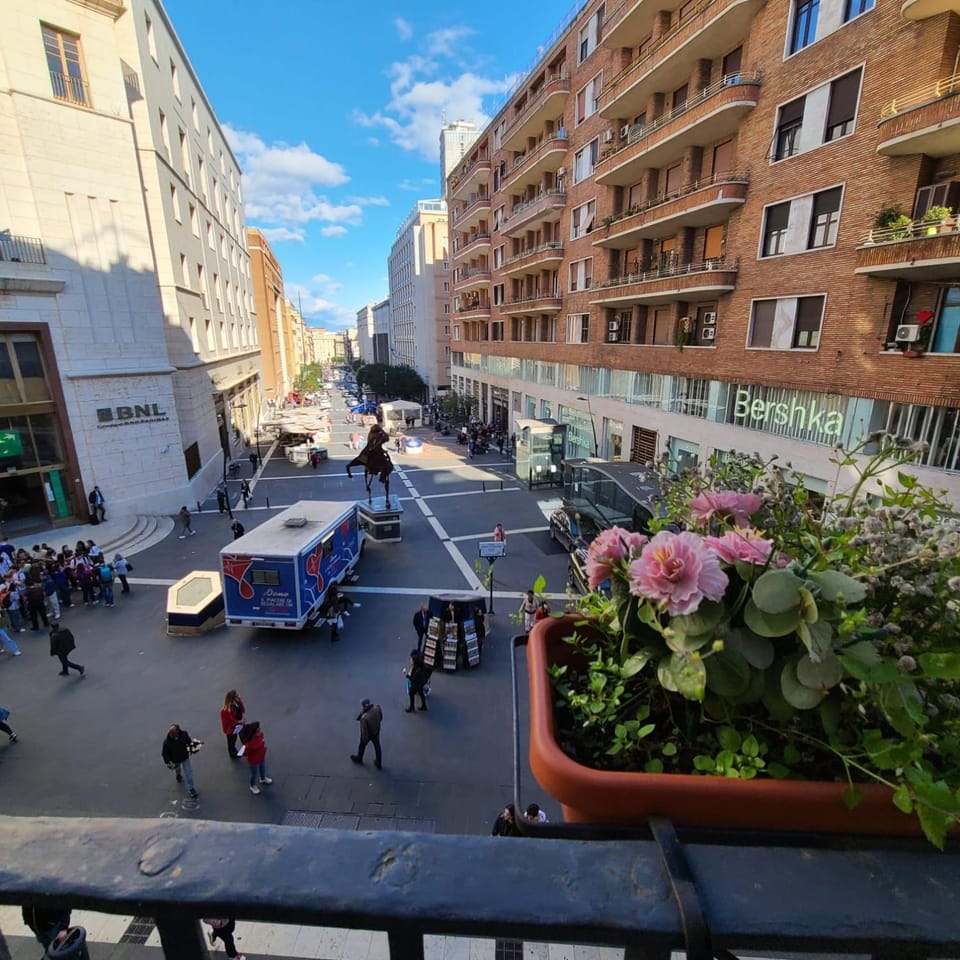 Property building, Neighbourhood, View (from property/room), View (from property/room), City view, City view, Street view